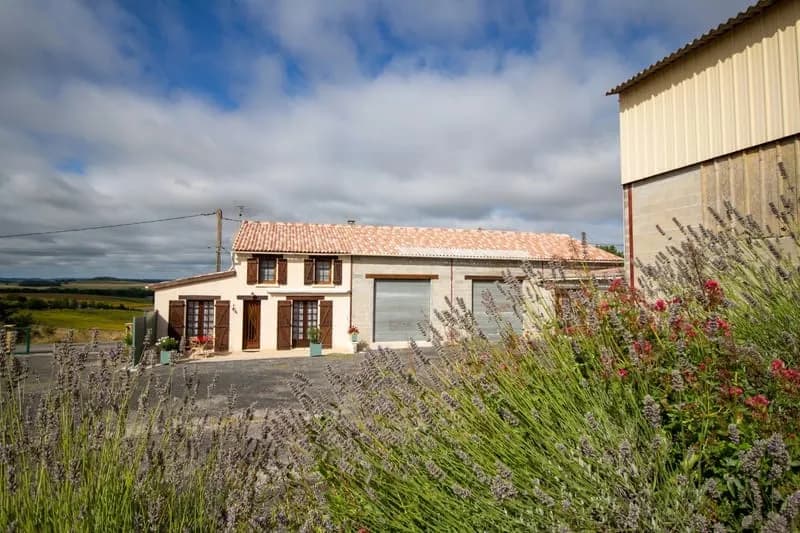 Ensemble immobilier avec vue dégagée - Photo 1