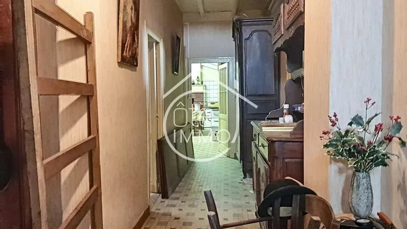 Centre de Pellegrue : immeuble en pierre à rénover 199 m² avec ancien local commercial 36 m² - Photo 1