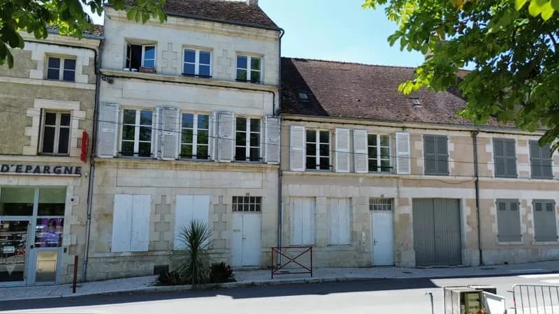 Immeuble à usage mixte à Saint-Savin - Emplacement idéal et revenue potentiel - Photo 1