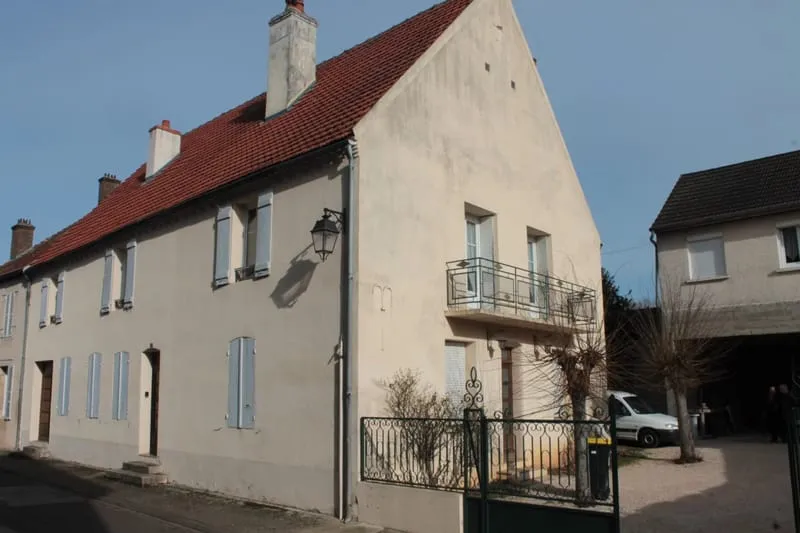 Ensemble immobilier rare au centre-ville de Seurre - Photo 1