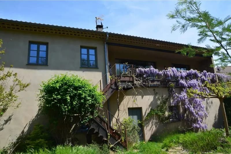 Immeuble à La Mole comprenant un bel appartement, un magasin, un garage et une vaste cave - Idéale pour vie familiale et activité professionnelle - Photo 1