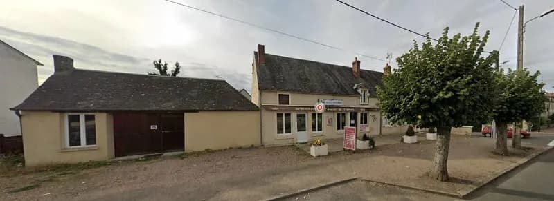 Guerigny, idéal investissement ensemble immobilier d'un restaurant rapide, d'un appartement et d'un garage - Photo 1