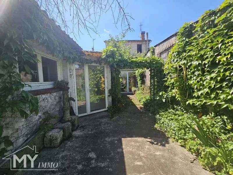 Immeuble de 164 m² habitable avec local commercial, patio et garage - Photo 1