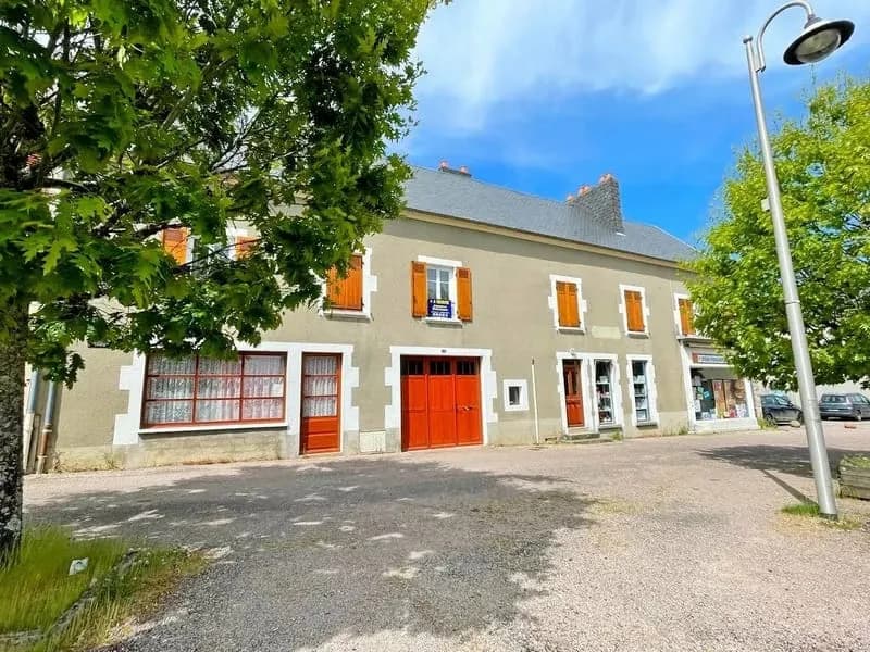 Exclusivité, Bourgogne, Parc du Morvan, Montsauche-les-Settons. Bel ensemble immobilier dans le coeur du village à seulement 5 mn du lac. - Photo 1