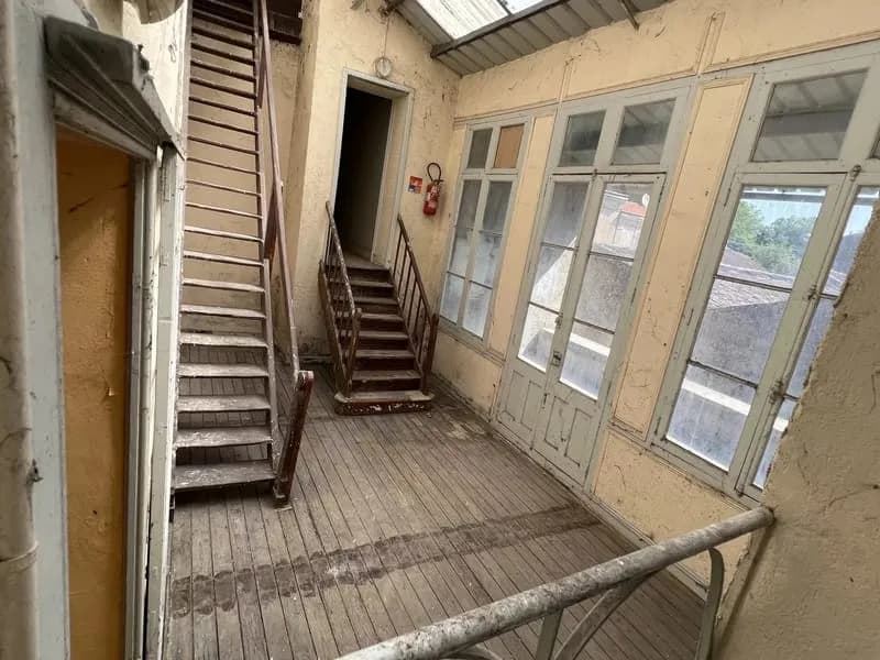 Immeuble dans le centre d'Etauliers - Photo 1