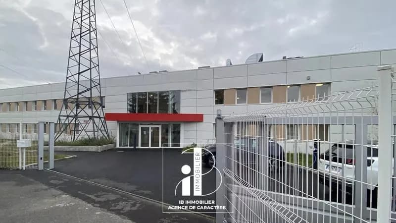 FONTAINEBLEAU 77 entre A5 et A6. A VENDRE - MURS LIBRES BATIMENT INDUSTRIEL 2.200m2 -. TERRAIN 4.880M² - - Photo 1