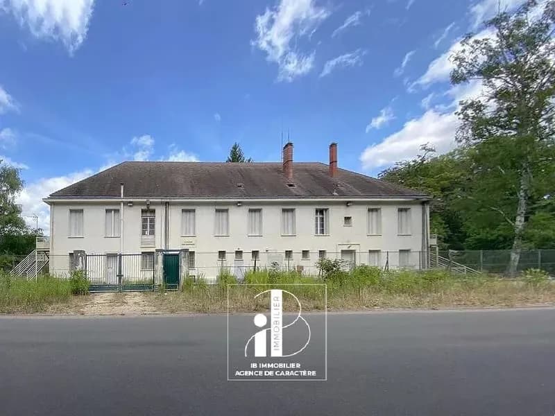 FONTAINEBLEAU PROCHE CHATEAU - IMMEUBLE DE BUREAUX 718 M² à 1.068 m² - TERRAIN CLOS DE 1771 M² - Photo 1