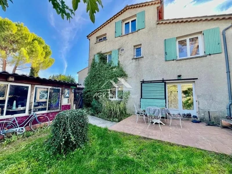 Sud Alès, 3 grands appartements sur 1145 m² de terrain avec piscine - Photo 1