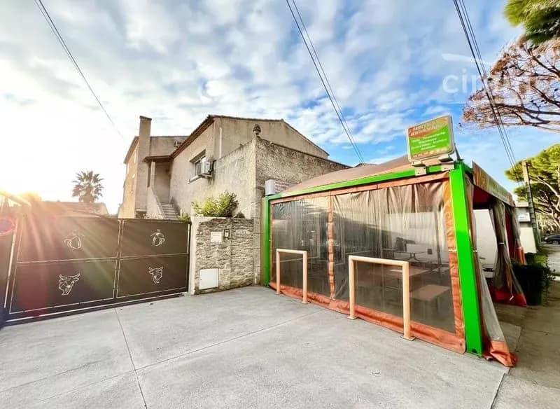 Ensemble immobilier rare - 350 m² sur 3 niveaux + piscine + dépendances - Photo 1