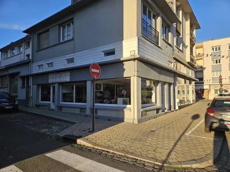 Immeuble commerce et habitation - Photo 1