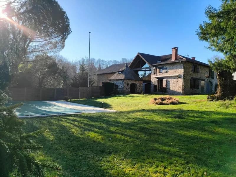 Ensemble immobilier avec gîte, piscine et dépendances - Photo 1