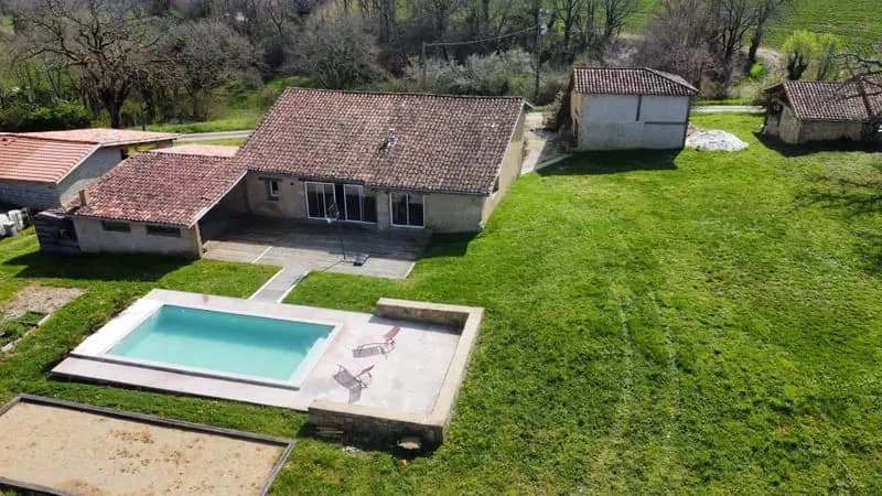 Ensemble immobilier avec piscine à Roquebrune - Photo 1