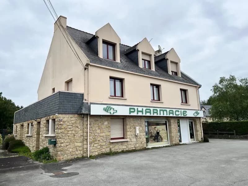 Un immeuble aux multiples possibilités, idéal pour investir, développer une activité ou créer plusieurs logements. - Photo 1