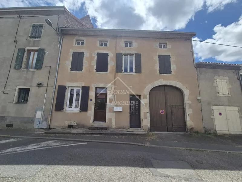Immeuble deux appartements et un garage - Photo 1
