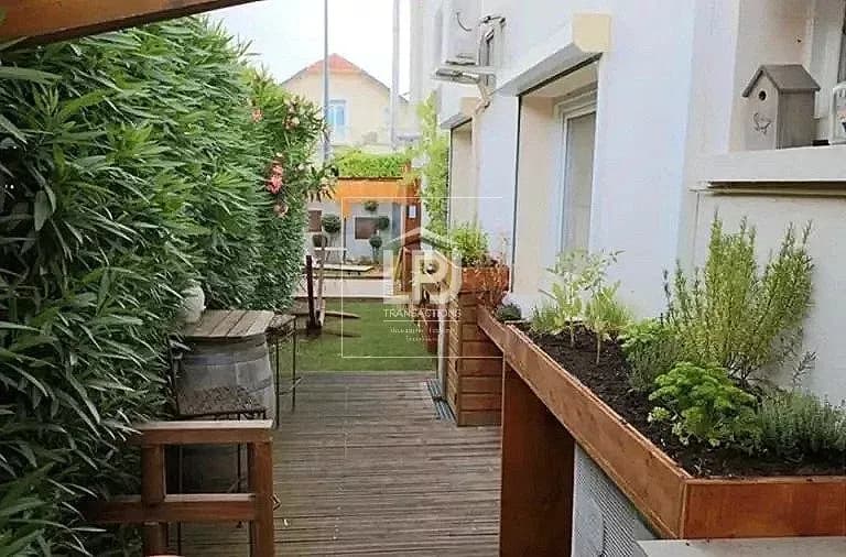 Ensemble immobilier - Photo 1
