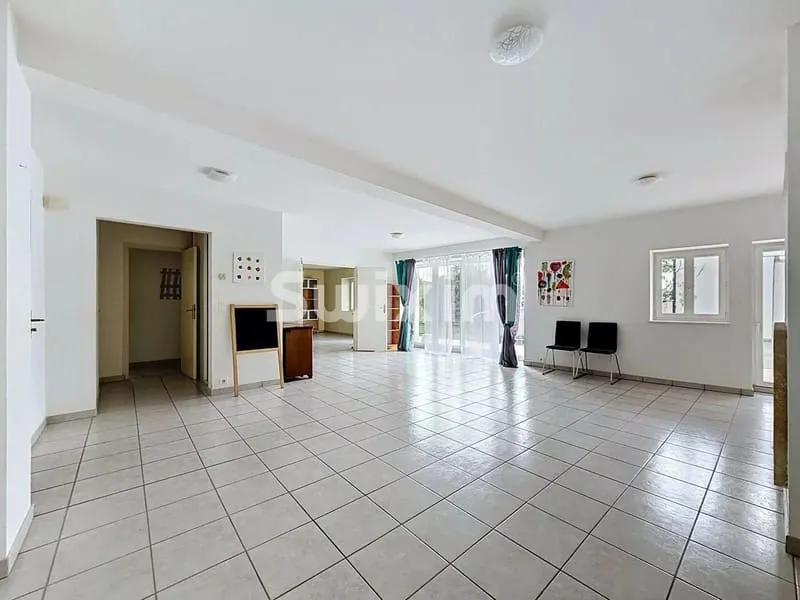 RARE A LA VENTE : Immeuble d'appartements de 433m2 à la frontière suisse avec vue sur le Jet d'Eau de Genève ! - Photo 1