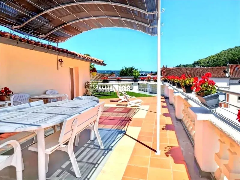 Ensemble immobilier d'exception à Mazamet : 2 appartements, toit-terrasse, atelier et grandes caves - Photo 1
