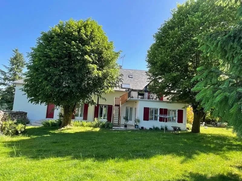Bourgogne, Parc du Morvan, à proximité du lac des Settons, bel ensemble immobilier 412 m² env dont 12 chambres sur plus de 4000 m² de terrain. - Photo 1