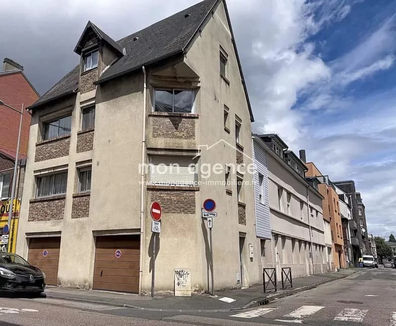 Rouen 76100, immeuble comprenant deux appartements et deux garages - Photo 1