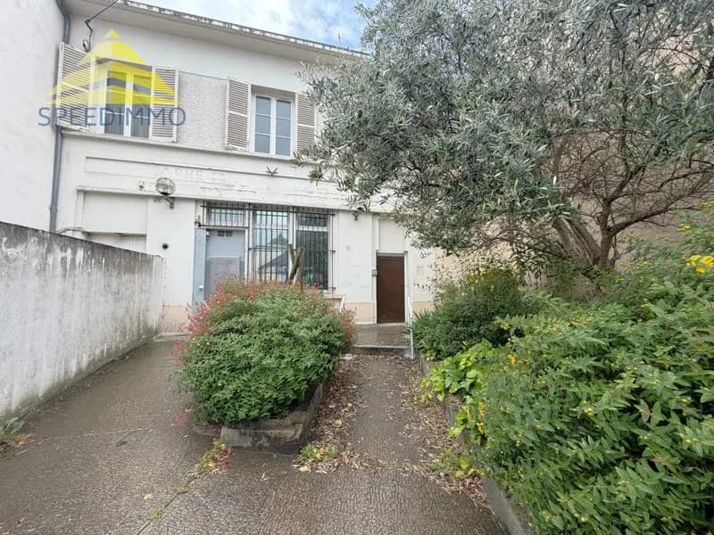 ENSEMBLE IMMOBILIER À FORT POTENTIEL - ANCIEN BÂTIMENT EMBLÉMATIQUE - CENTRE DE MANDRES-LES-ROSES - Photo 1