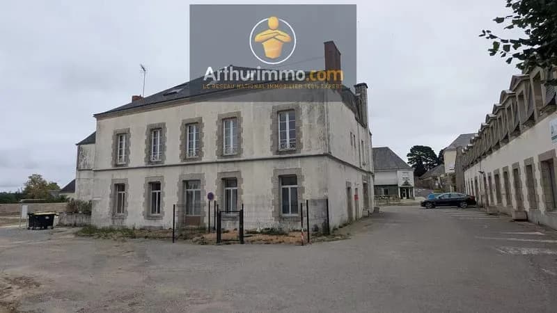 JOSSELIN BATIMENT AVEC TERRAIN 2 200 M² - Photo 1