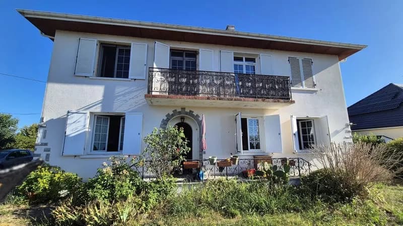 BÉNÉJACQ, A VENDRE, Immeuble de 170 m² avec deux logements et deux garages sur une parcelle de 986 m² - Photo 1