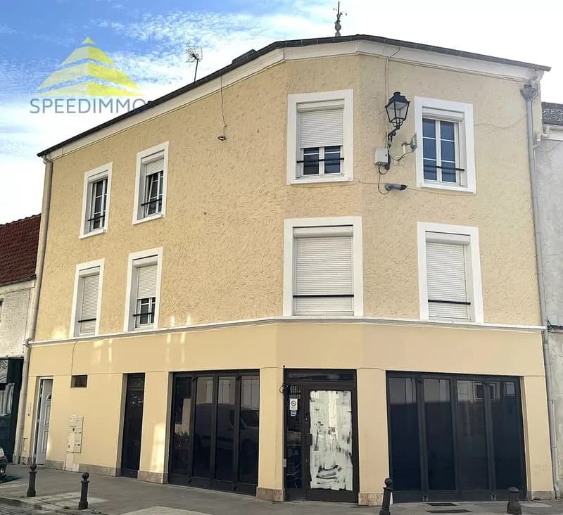 Immeuble composé d'un commerce et 3 appartements - Photo 1