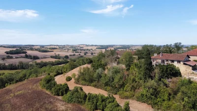 Ensemble immobilier dans village authentique - Photo 1