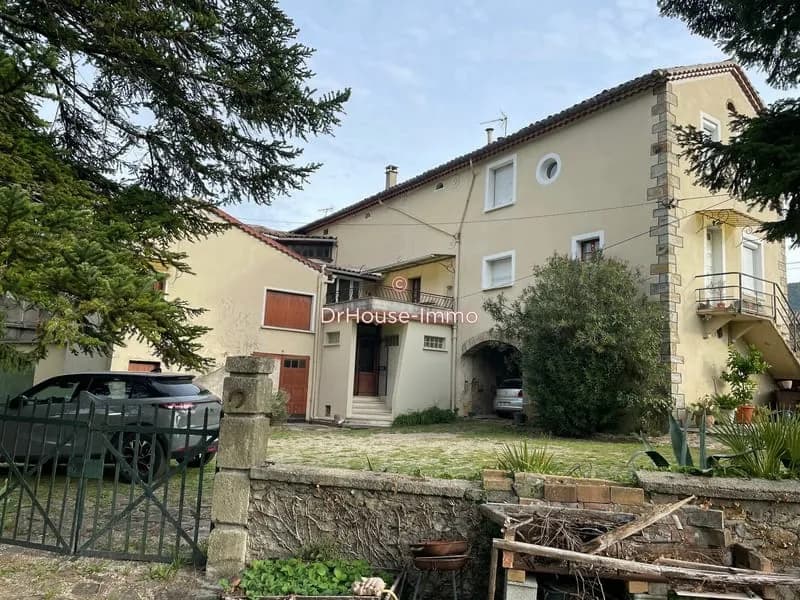 ENSEMBLE IMMOBILIER DE 637 M2 SUR 8400 M2 DE TERRAIN - Photo 1