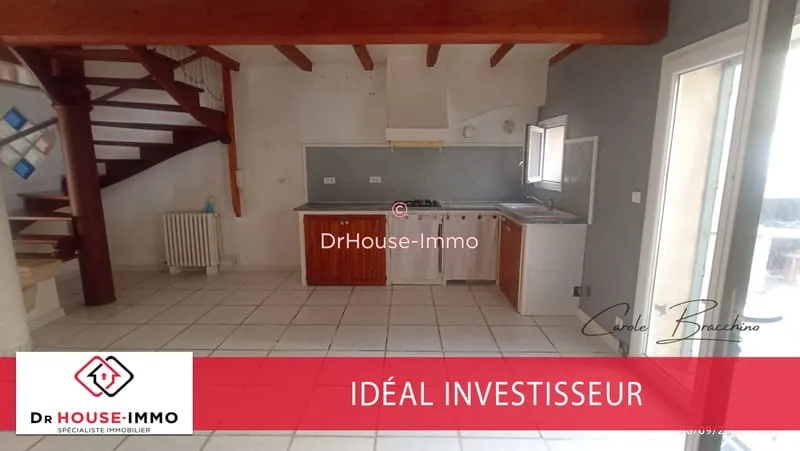 Ensemble immobilier maison + appartement. 8 pièces de 179 m² avec patio et garage à Aigues-Mortes - Photo 1