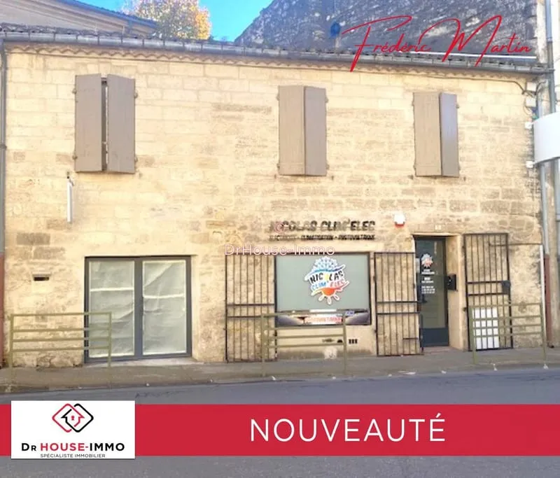 Uzès centre, en nouveauté immeuble en pierre de 130 m² avec ses deux locaux commerciaux et son appartement. - Photo 1