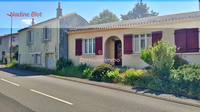 Immeuble comprenant une maison de plain-pied de 135m², une maisonnette de 45 m² à réhabiliter et 130m² de dépendances - Photo 1