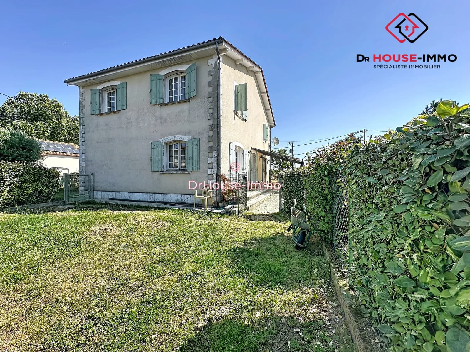 Exclusivité : Ensemble immobilier unique sur 2 094 m² avec piscine - Photo 1