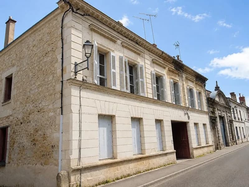 Immeuble 7 logements à fort potentiel au coeur de Langeais. - Photo 1