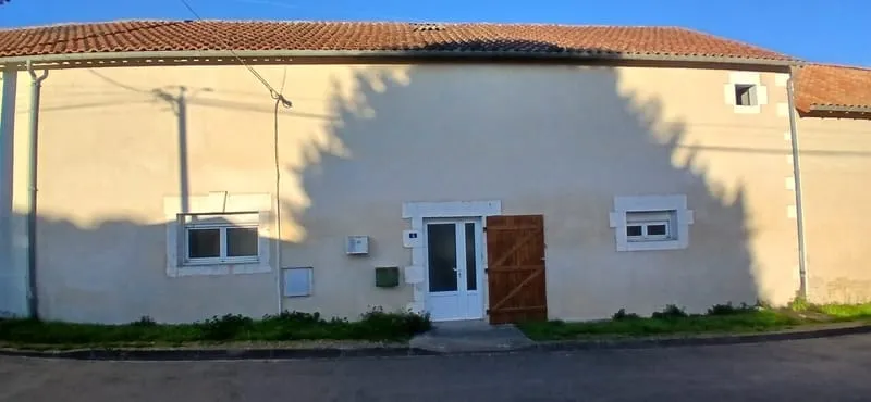 Bien immobilier Ruffec - Photo 1