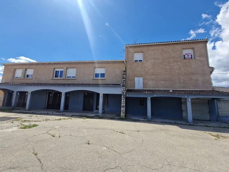 Ensemble immobilier-Libre de toute activités à vendre à Mallemort - Opportunité d'investissement - Photo 1