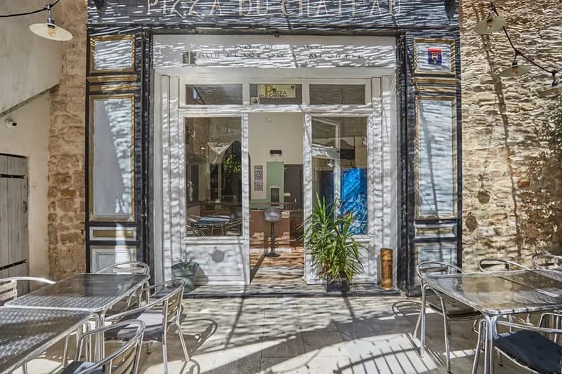 EXCLUSIVITÉ ERA ACTION IMMOBILIER CAZAN, Immeuble de rapport avec local commercial et appartements au coeur de Mallemort - Photo 1