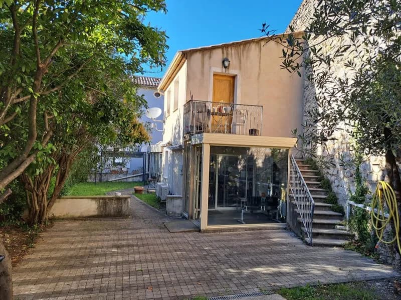Immeuble de centre ville avec appartement et local professionnel - Photo 1