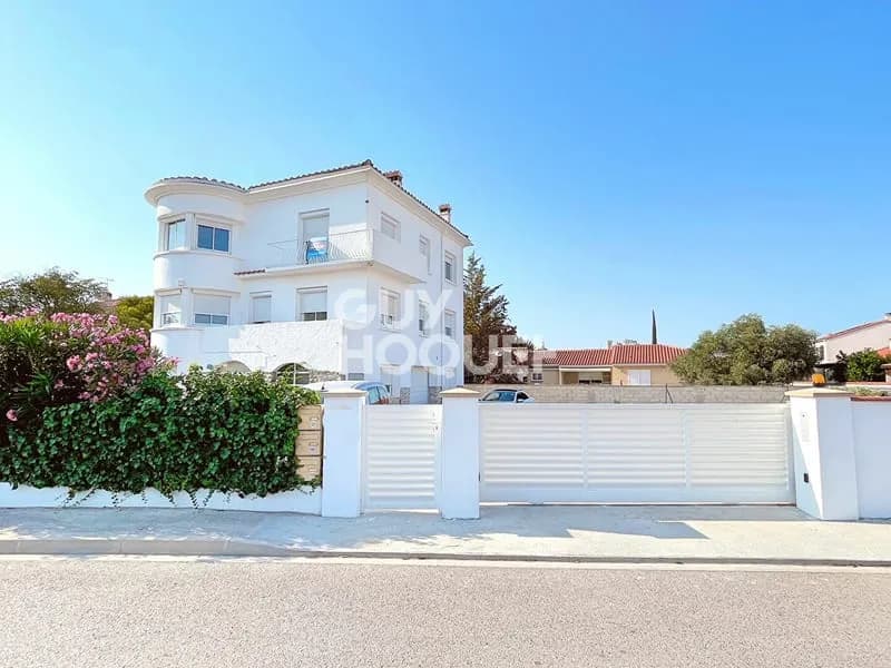 TOULOUGES immeuble 4 faces, 3 appartements, un garage + terrain encore constructible - Photo 1