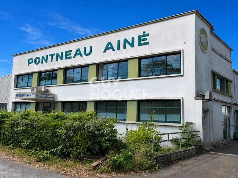 Investisseurs, professions libérales : Opportunité rare au bord du lac ! - Photo 1