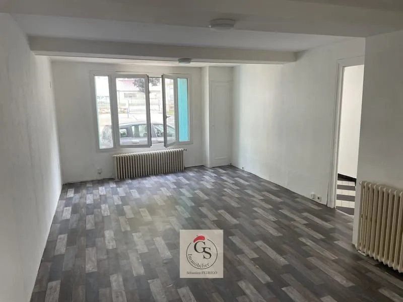 IMMEUBLE avec 2 MAISONS et une cour. - Photo 1