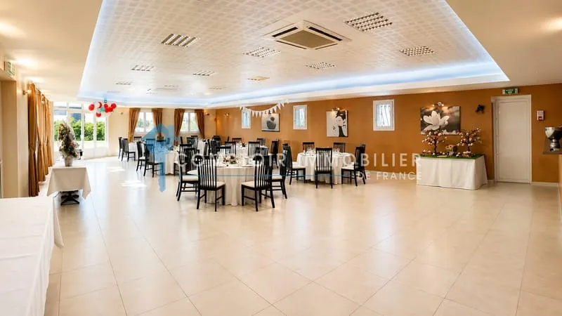 À VENDRE ENSEMBLE IMMOBILIER MIXTE D'EXCEPTION ISTRES - Photo 1