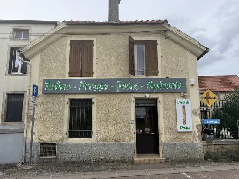 IMMEUBLE AVEC COMMERCE ET LOGEMENT - Photo 1