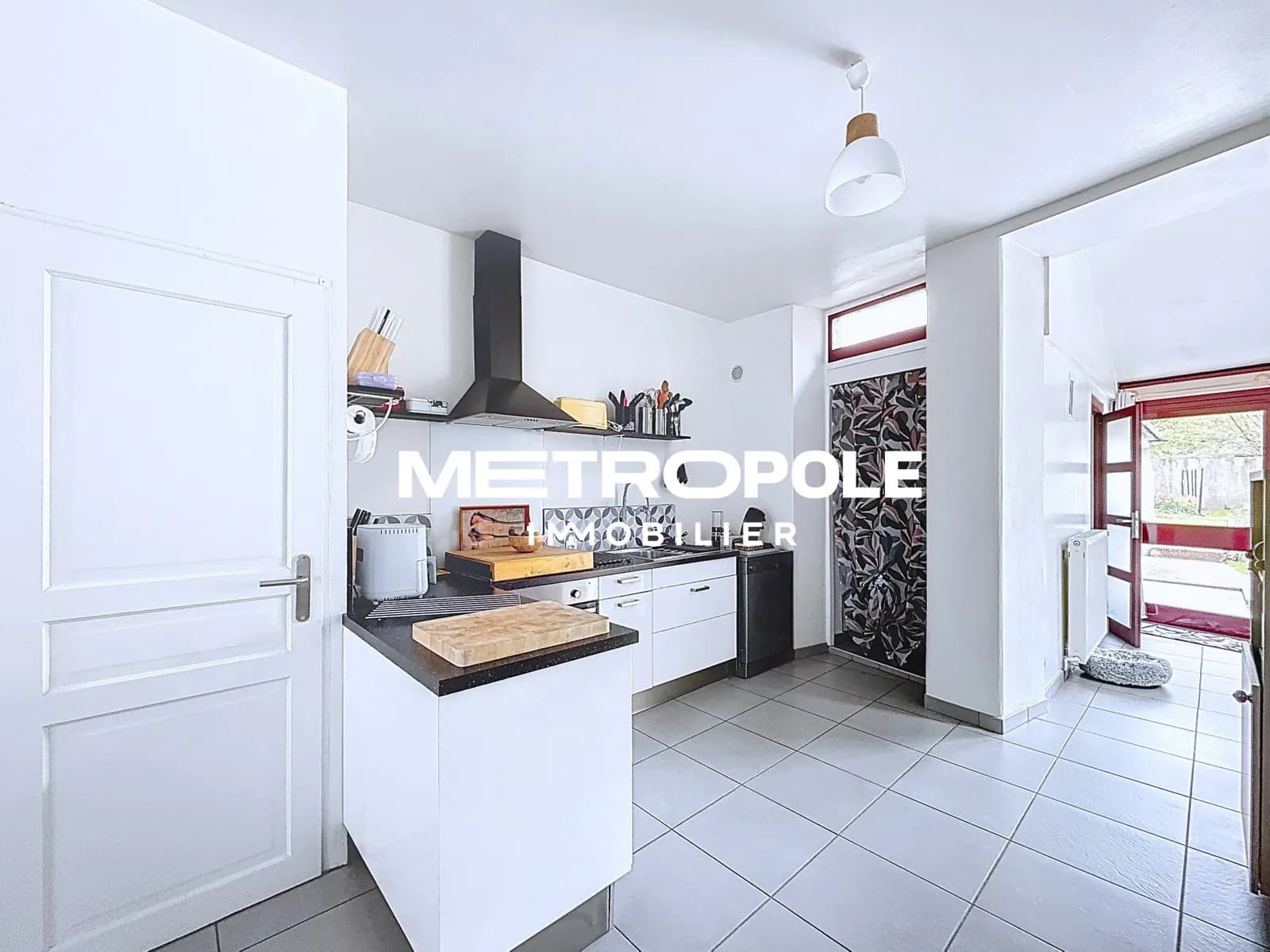 Ensemble immobilier à fort potentiel au coeur de Morestel - Photo 1