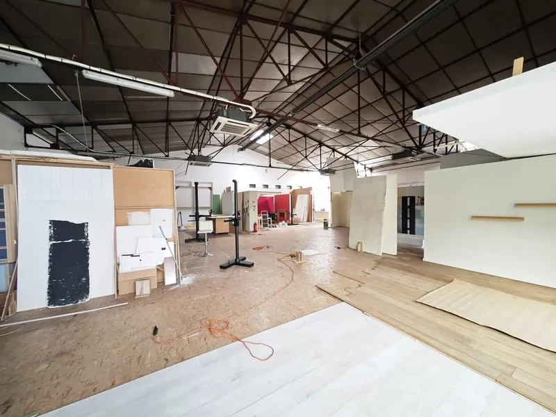 À VENDRE ENSEMBLE IMMOBILIER PROFESSIONNEL DE 4 060 M2 SUR 5 - Photo 1
