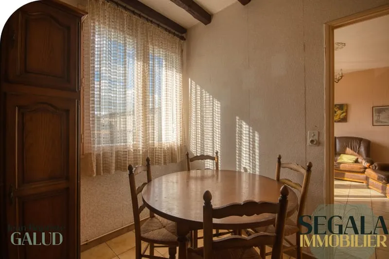 Immeuble centre Saint-Benoît Local 75 m2 + appartement - Photo 1
