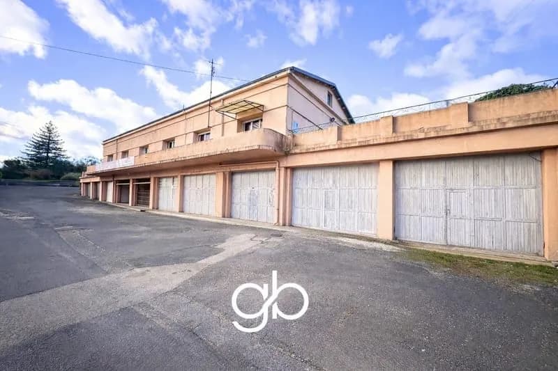 IMMEUBLE DE RAPPORT 2 T4 + 7 GARAGES LE BOUSQUET-D'ORB 342 - Photo 1