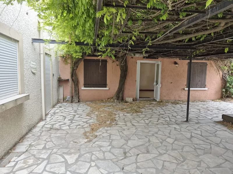 Ensemble immobilier local commercial et appartement - Photo 1