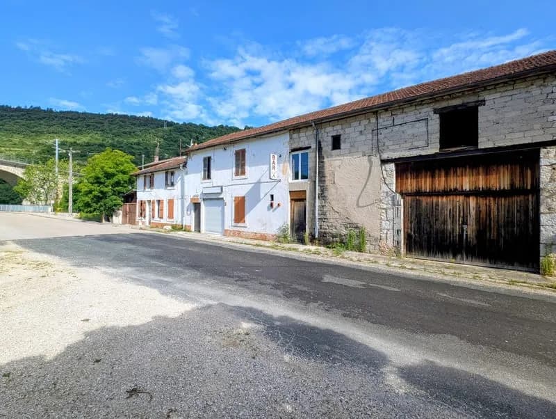 Tènement immobilier à rénover en bordure de la rivière d'Ain - Photo 1