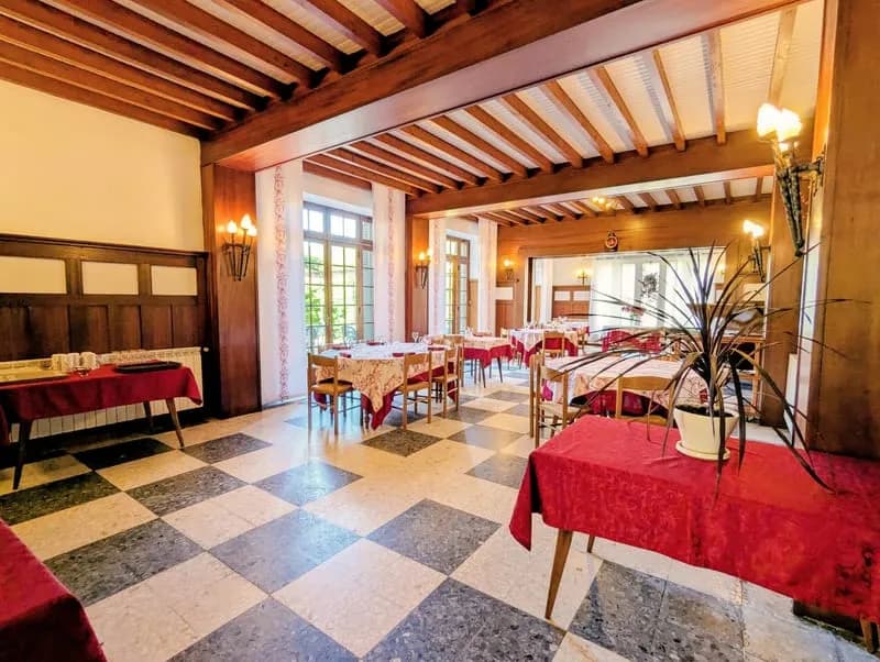 Ancien relais de diligence Hôtel-restaurant 840 m2 - Photo 1